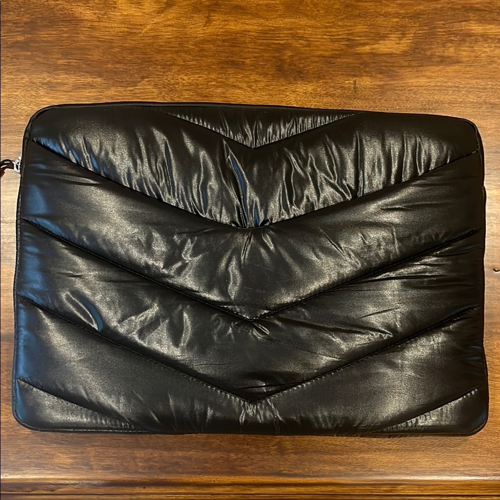 Caraa X ATHLETA Puffer-Quilted laptop sleeve. Black. Like new!